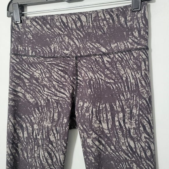 Varley Gray Tonal Zebra Duncan Leggings - Picture 4 of 10